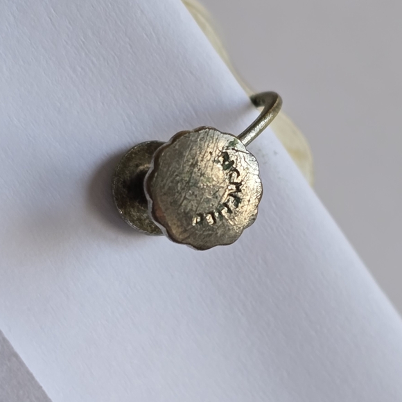 Vintage Richelieu earrings white moonglow screwback moon glow - Picture 9 of 10